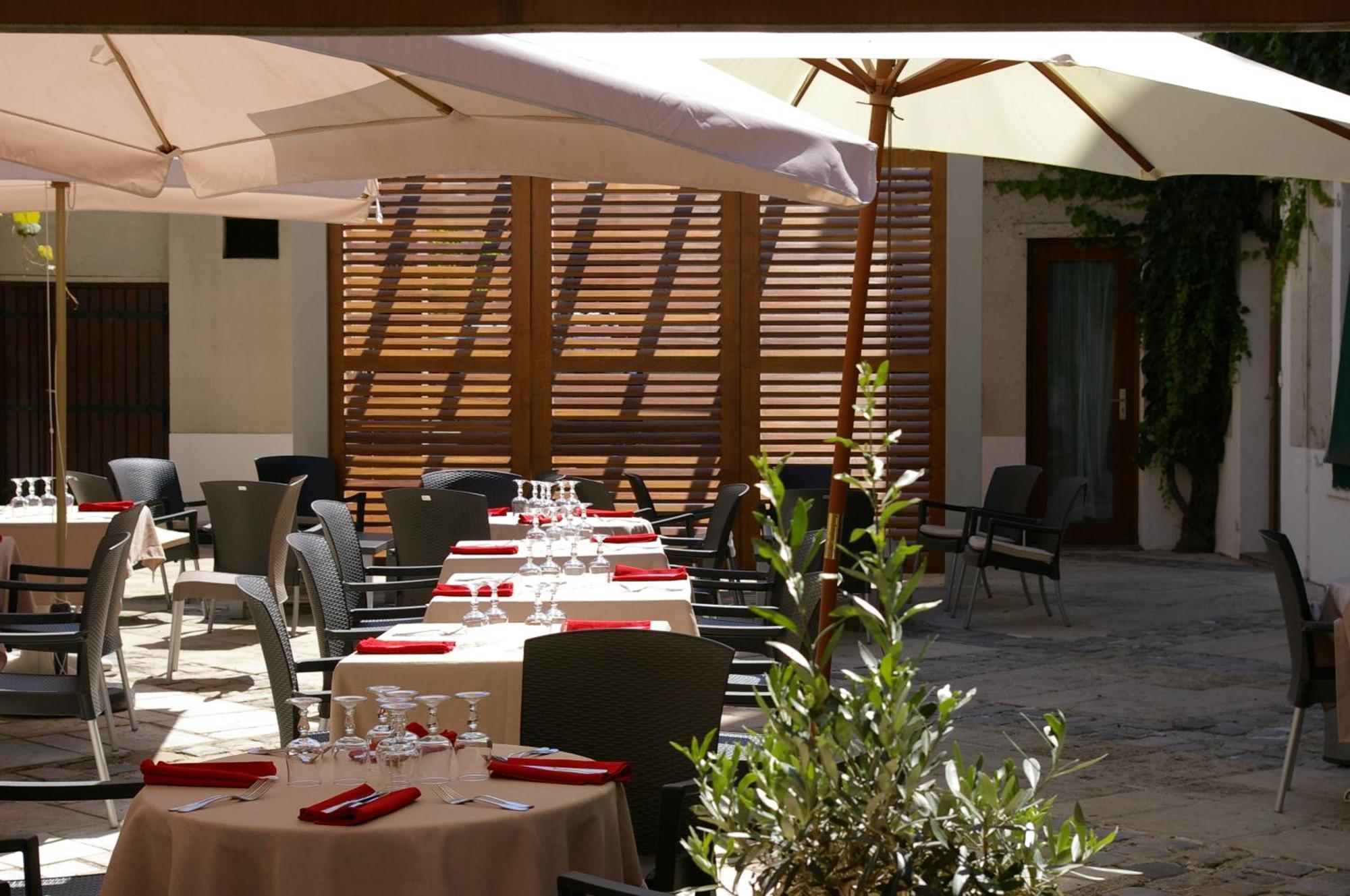 Logis Hotel Le Cheval Noir Argenton Sur Creuse 외부 사진