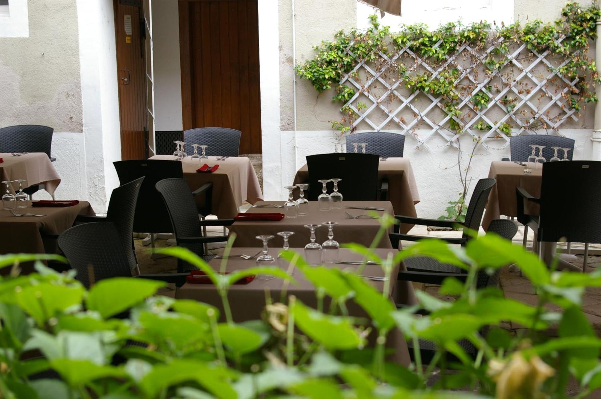 Logis Hotel Le Cheval Noir Argenton Sur Creuse 외부 사진